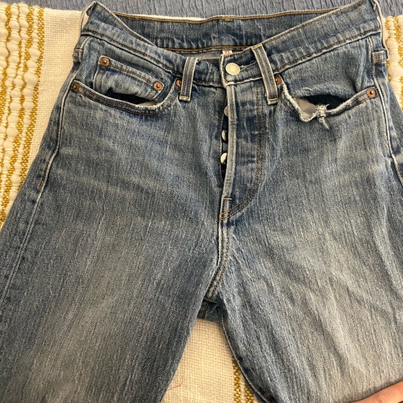 Levi’s 501 Wedgie fit - light blue wash, size 27 - Picture 2 of 3